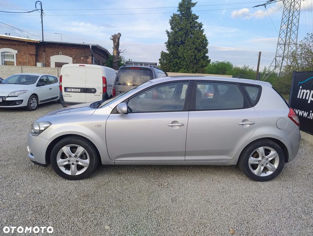 Kia Ceed - 9