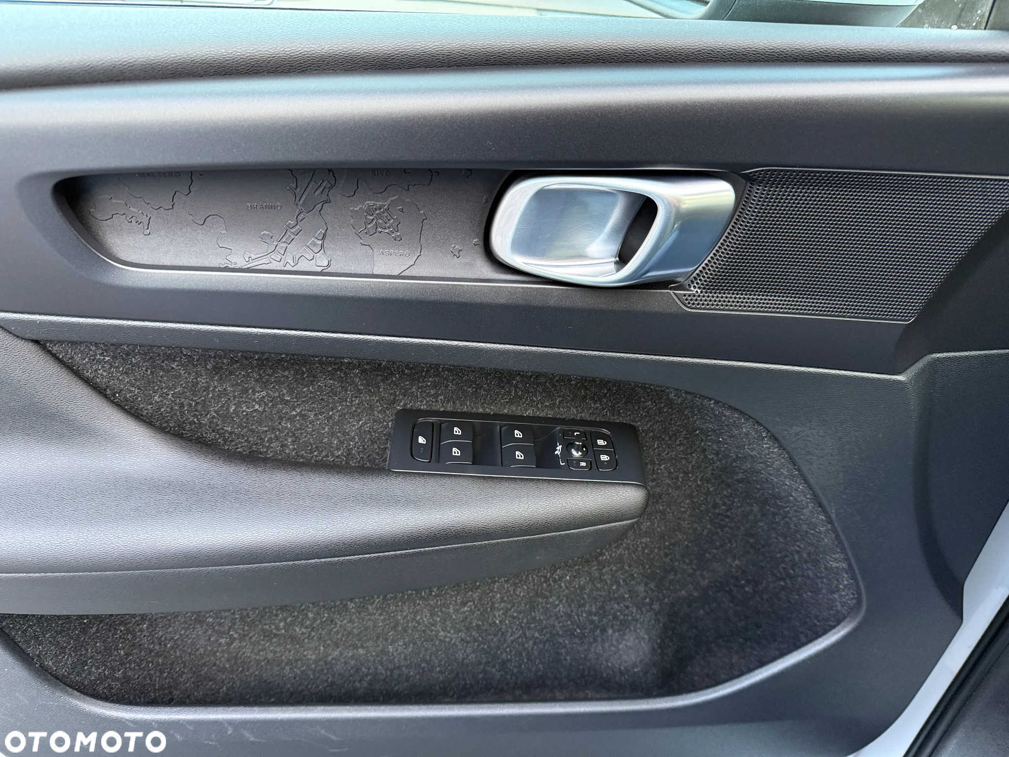 Volvo XC 40 T3 Momentum Pro - 16