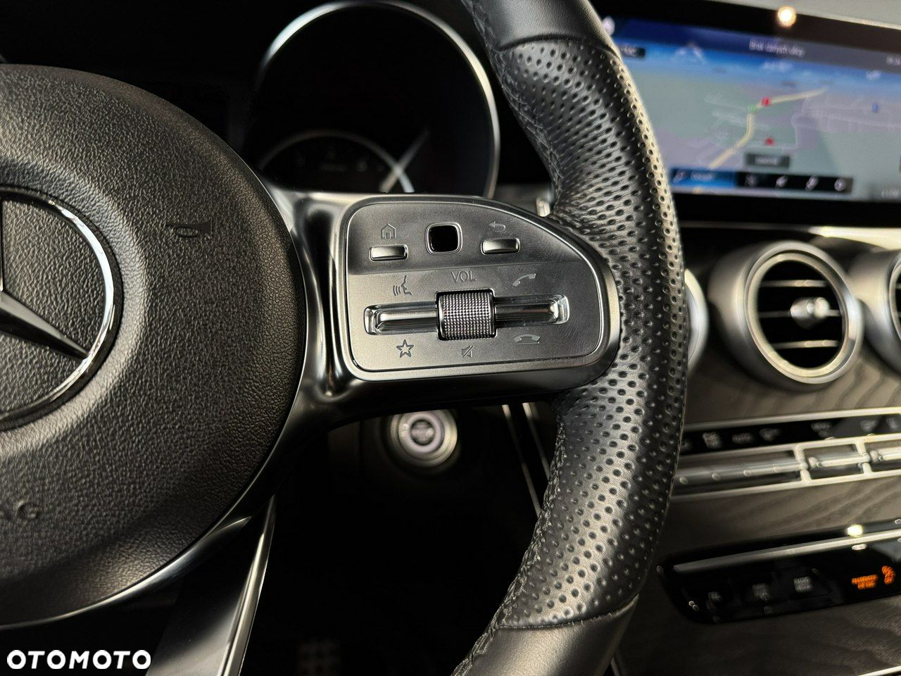 Mercedes-Benz GLC - 24