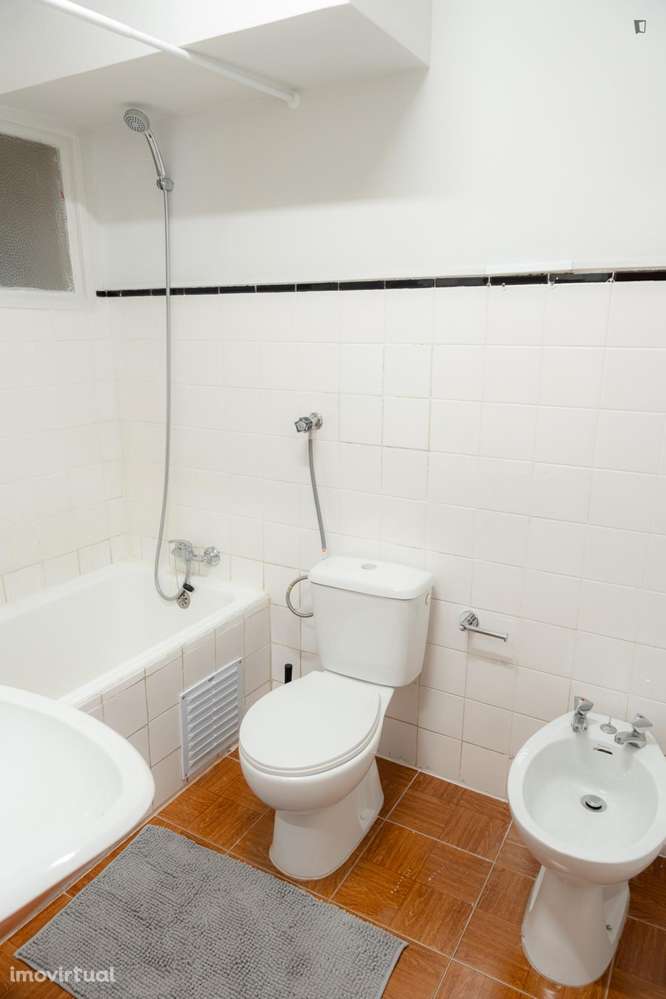 Quarto - localizado em Santa Marinha Porto - Grande imagem: 2/18