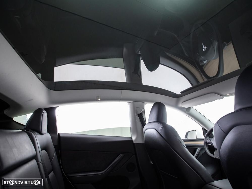 Tesla Model Y Long Range Dual Motor AWD - 14