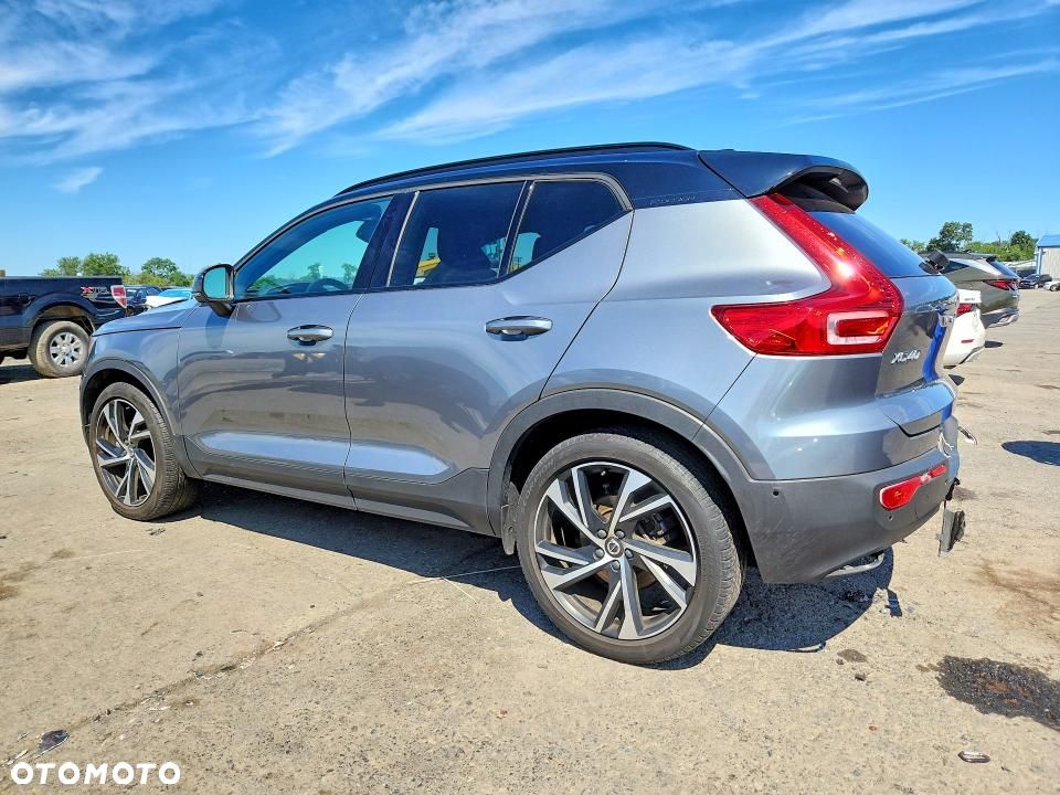 Volvo XC 40 B5 B AWD R-Design - 3