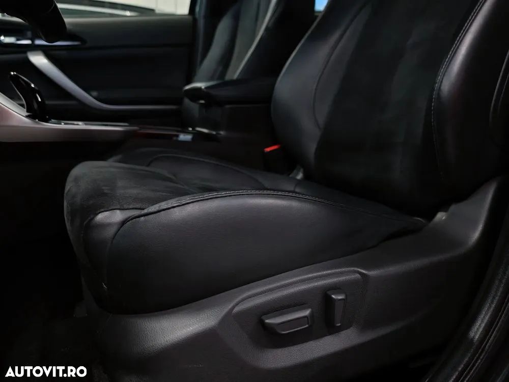 Mitsubishi Eclipse-Cross Plug-In Hybrid 4WD Basis - 11