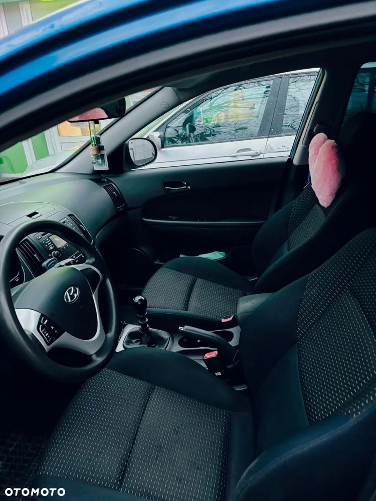 Hyundai i30 1.4 Base + - 9