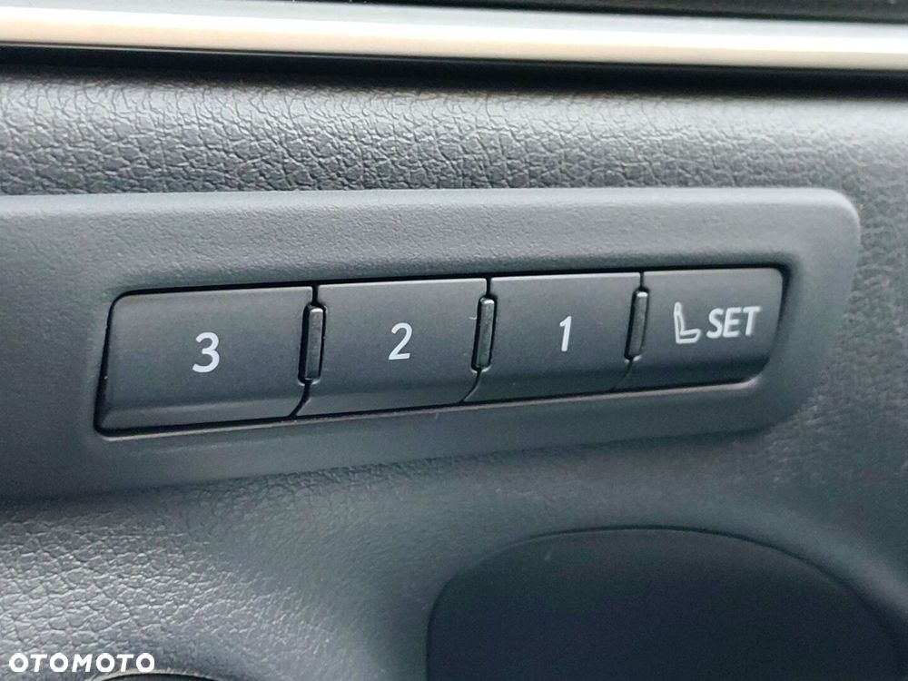 Lexus ES 300h F Sport Edition - 31