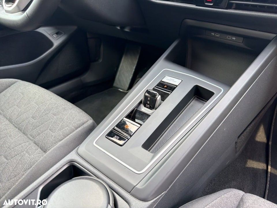 Volkswagen Golf - 10