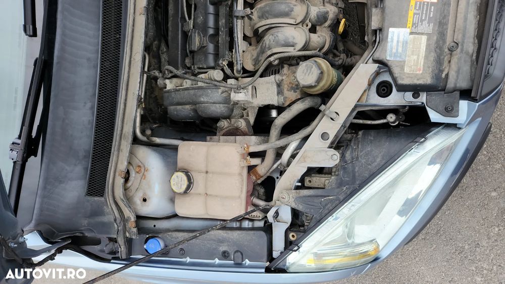 Ford Focus 1.6i Comfort - 30