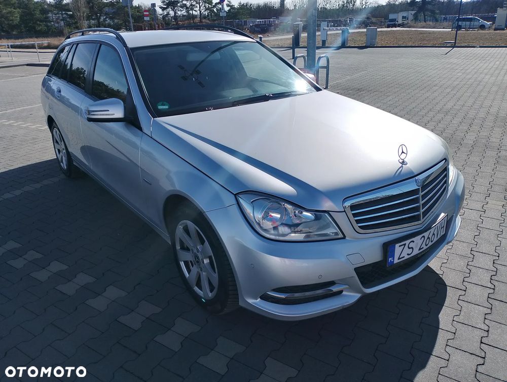 Mercedes-Benz Klasa C 180 CGI BlueEff Avantgarde - 4