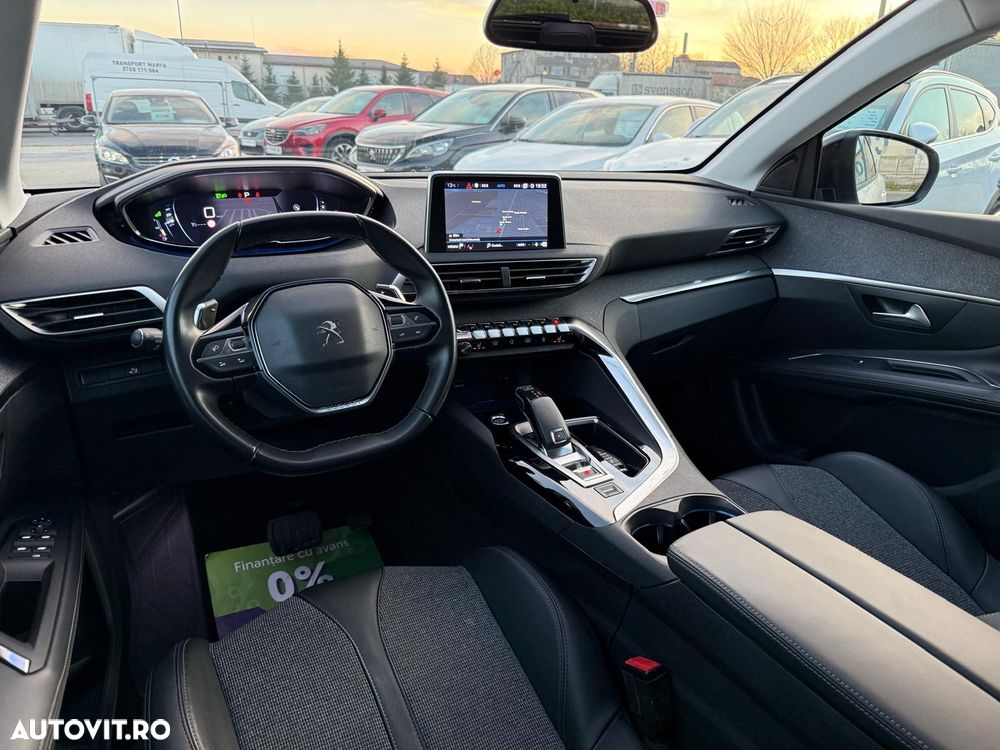 Peugeot 3008 1.2 PureTech Turbo S&S EAT8 Allure - 24