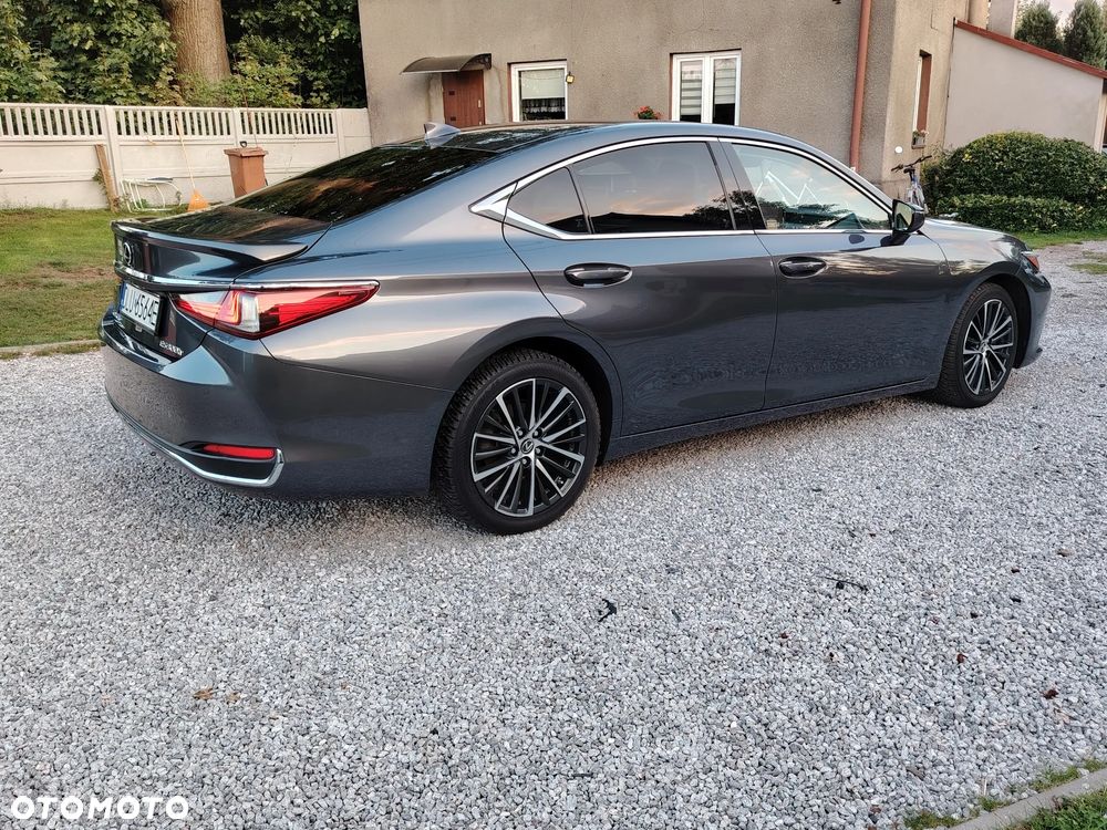 Lexus ES 300h Business Edition - 3