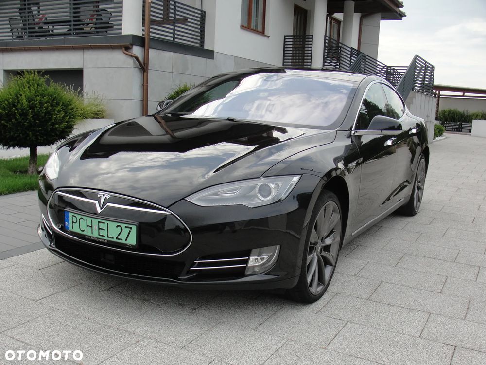 Tesla Model S - 1