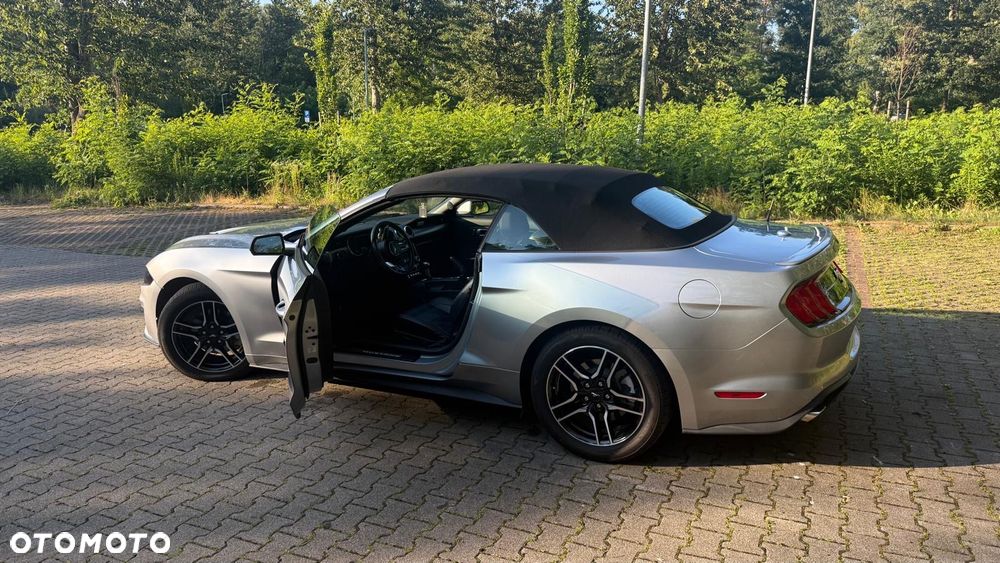 Ford Mustang - 4