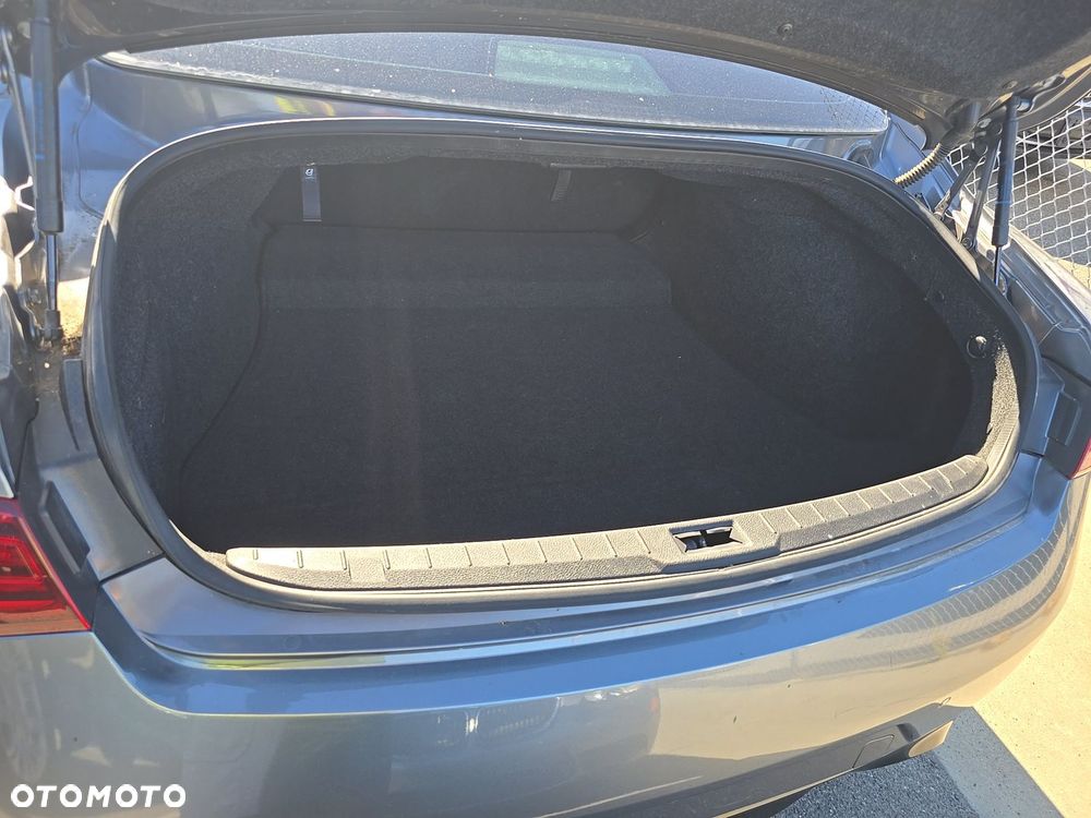 Infiniti Q60 - 12