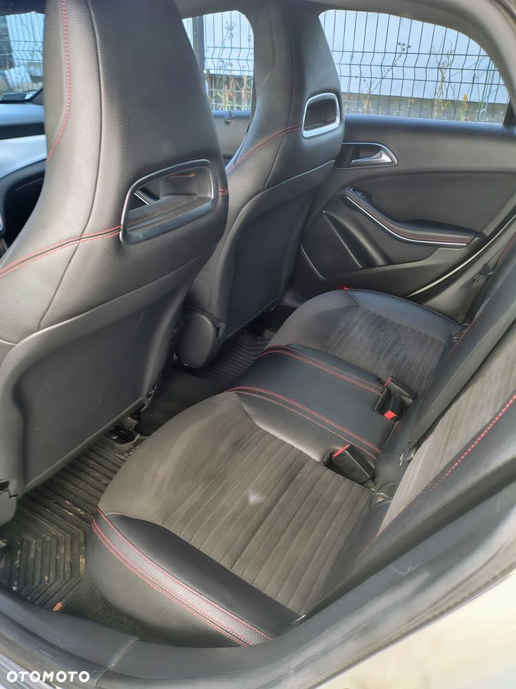 Mercedes-Benz CLA 200 7G-DCT AMG Line - 11