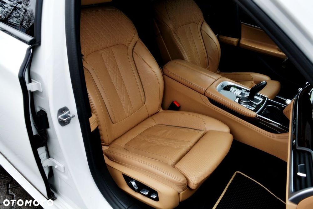 BMW Seria 7 750Li xDrive - 12
