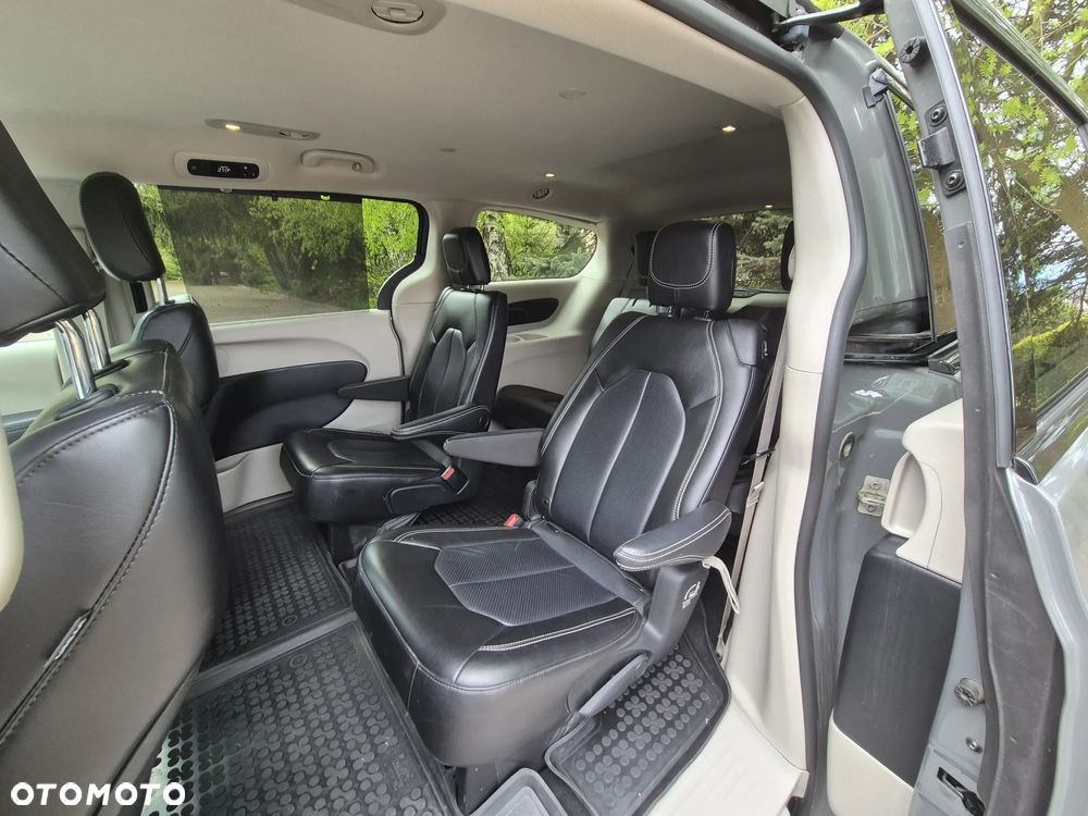 Chrysler Pacifica - 14