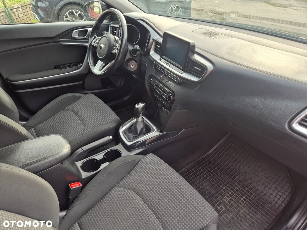 Kia Ceed 1.4 CVVT Dream-Team Edition - 27