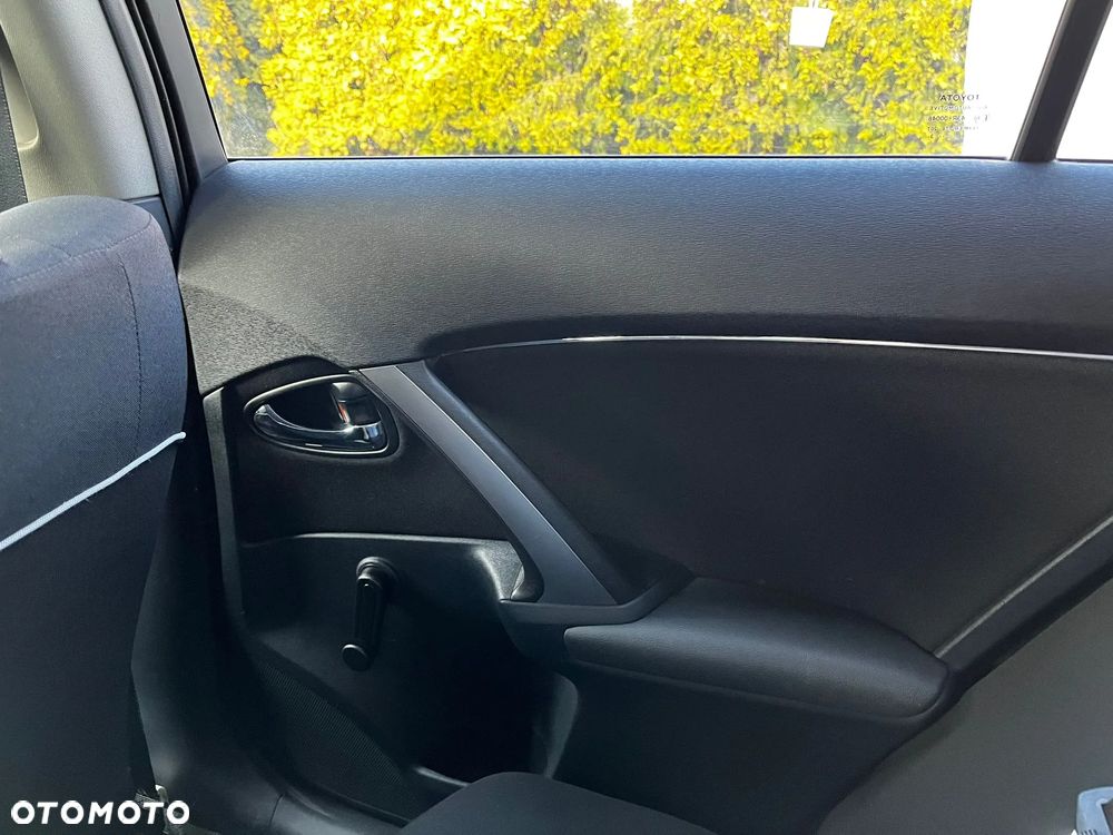 Toyota Avensis 2.0 D-4D Active - 33