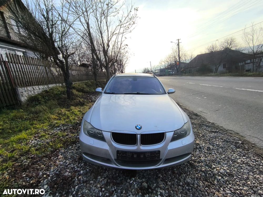 BMW Seria 3 320i Touring - 10