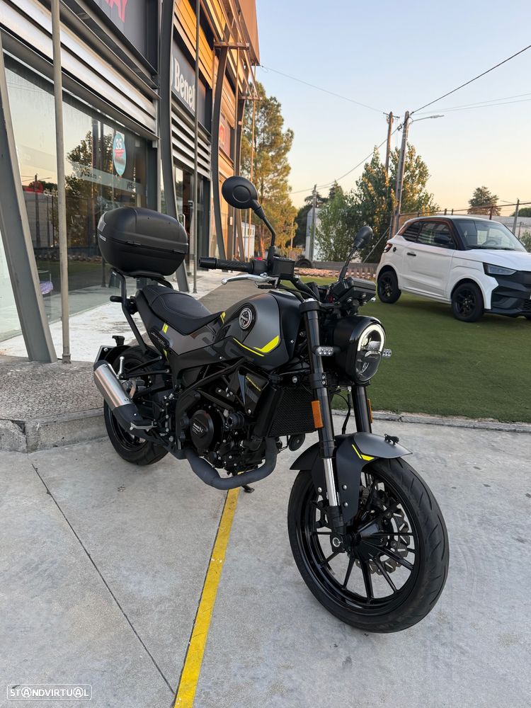 Benelli Leoncino 250 c/top case - 2