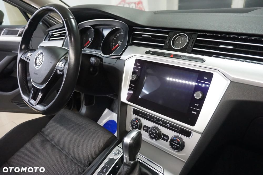 Volkswagen Passat Variant 1.6 TDI SCR DSG Comfortline - 23