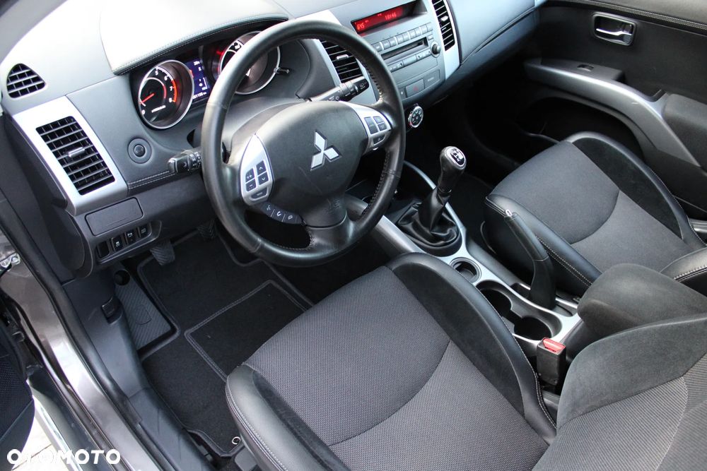 Mitsubishi Outlander 2.0 2WD 35 Jahre - 30