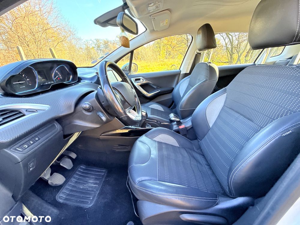 Peugeot 2008 1.2 Pure Tech Allure S&S - 21