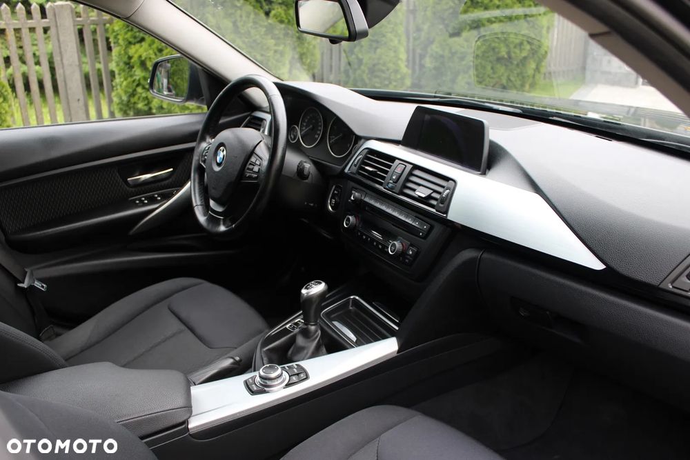 BMW Seria 3 - 25