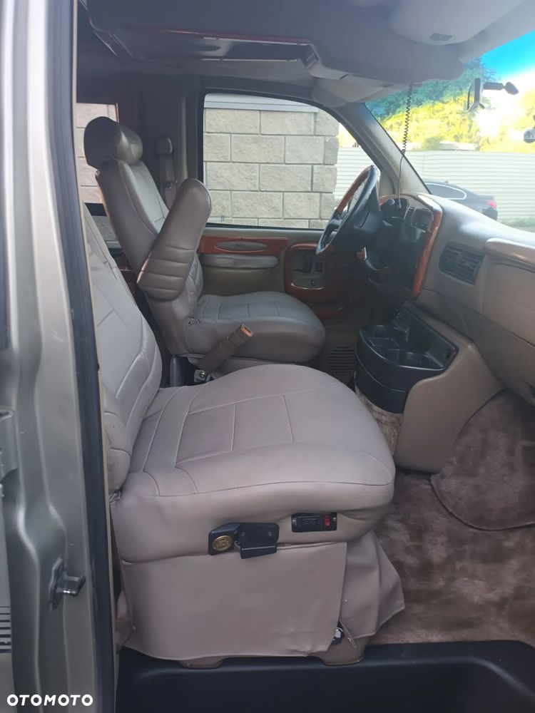 GMC Savana - 6