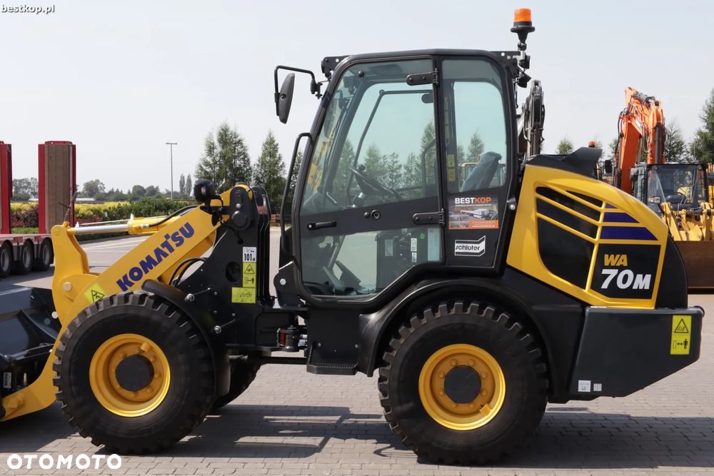 Komatsu WA70M-8 - 12