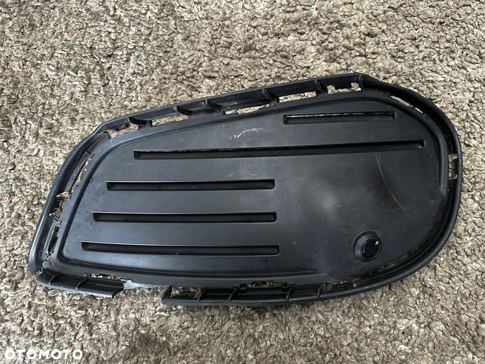 MERCEDES BENZ C-KL W205 14 - Atrapa kratka zderzaka prawa A2058854123 - 1