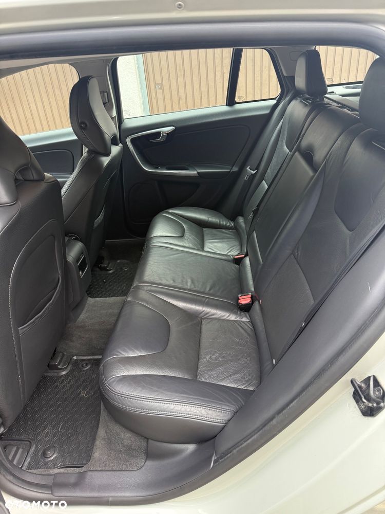 Volvo V60 D3 Momentum - 11
