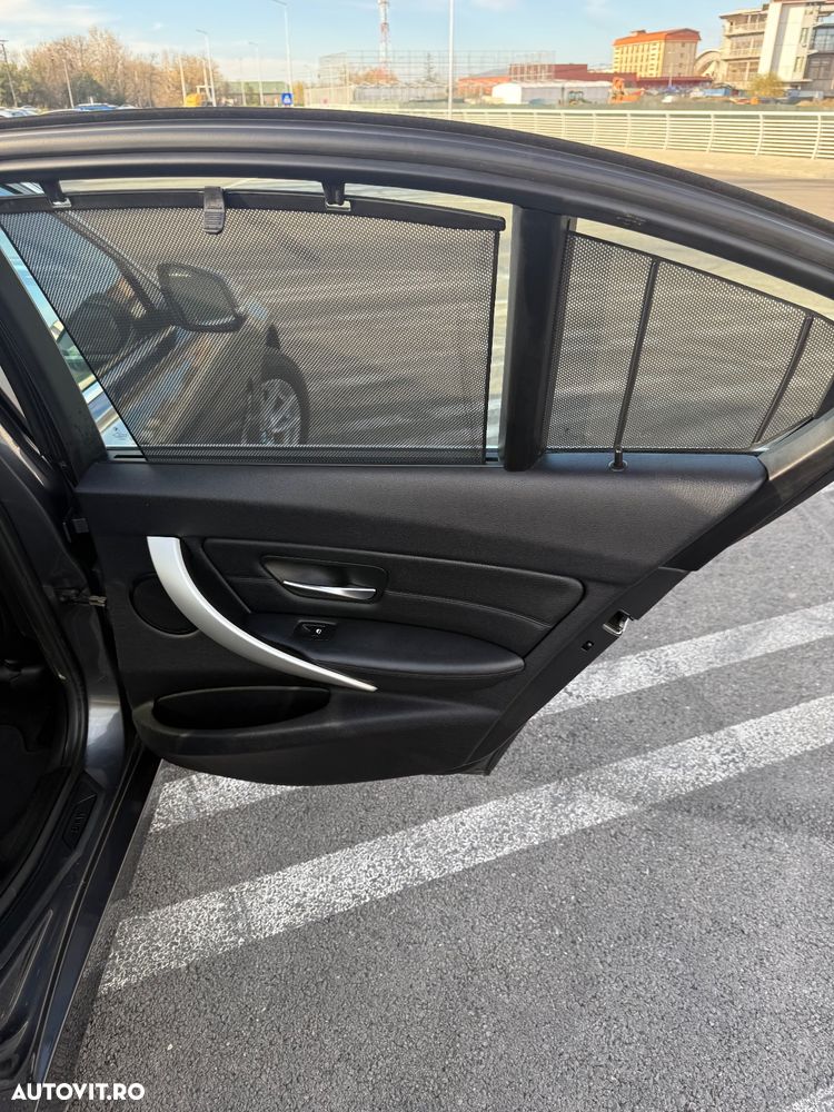 BMW Seria 3 320d Aut. Blue Performance - 29