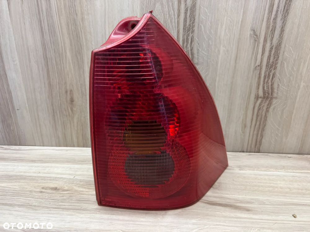 LAMPA TYLNA PRAWA PEUGEOT 307 SW KOMBI