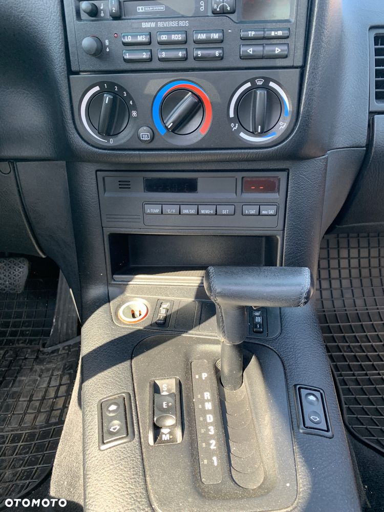 BMW Seria 3 318i - 38