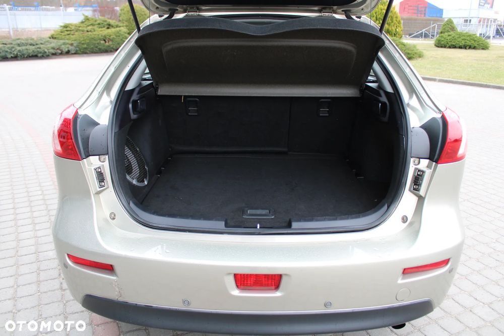 Mitsubishi Lancer 1.8 Invite - 7