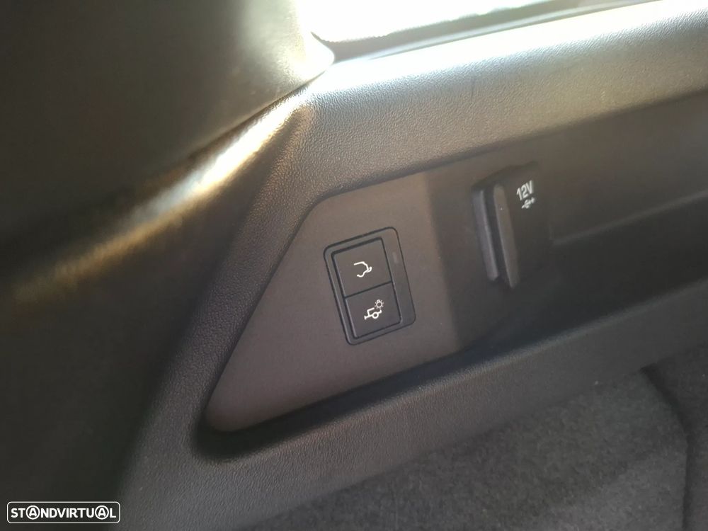 Land Rover Discovery Sport TD4 HSE Luxury - 34