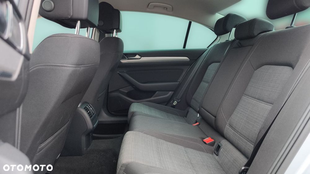 Volkswagen Passat 2.0 TDI EVO Business DSG - 12