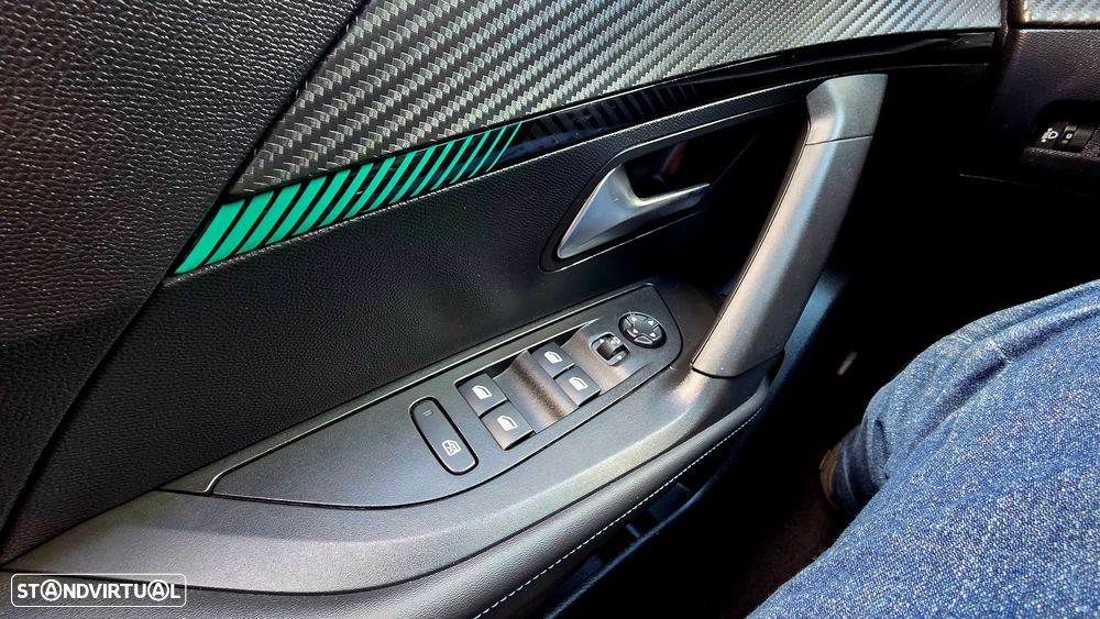 Peugeot 2008 1.2 PureTech Allure Pack - 20