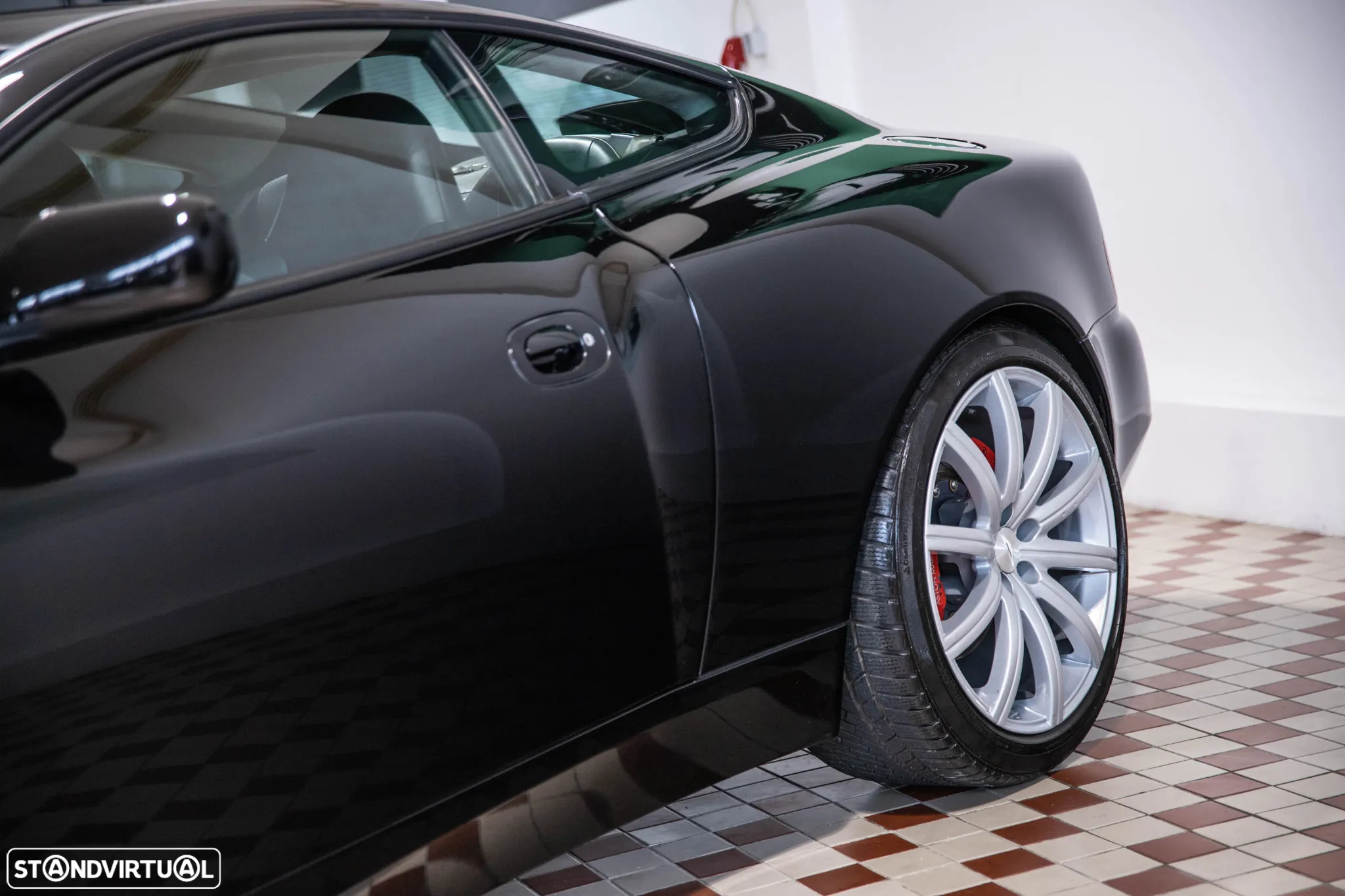 Aston Martin Vanquish - 8