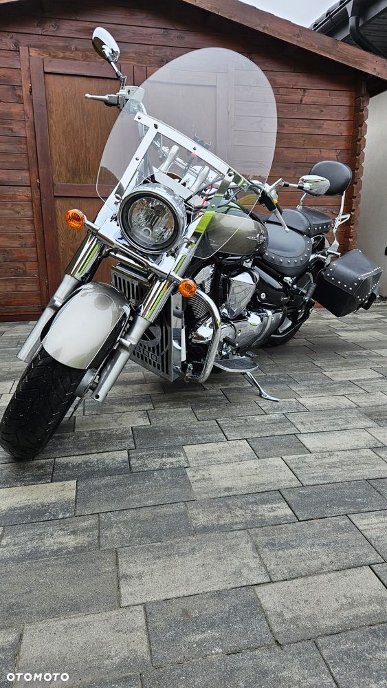 Suzuki Intruder - 12