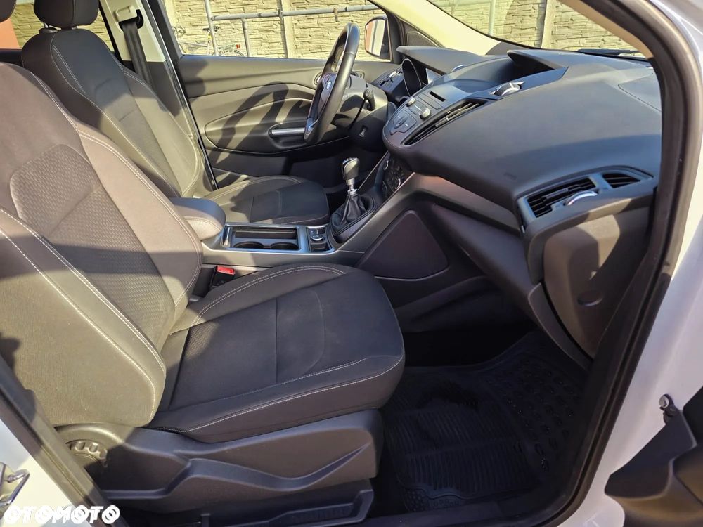 Ford Kuga - 28