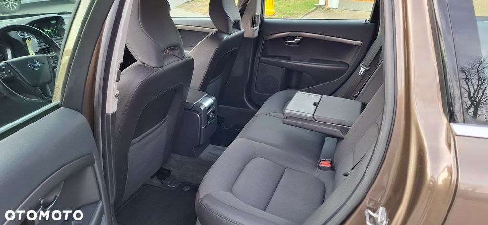 Volvo V70 D2 Momentum - 9