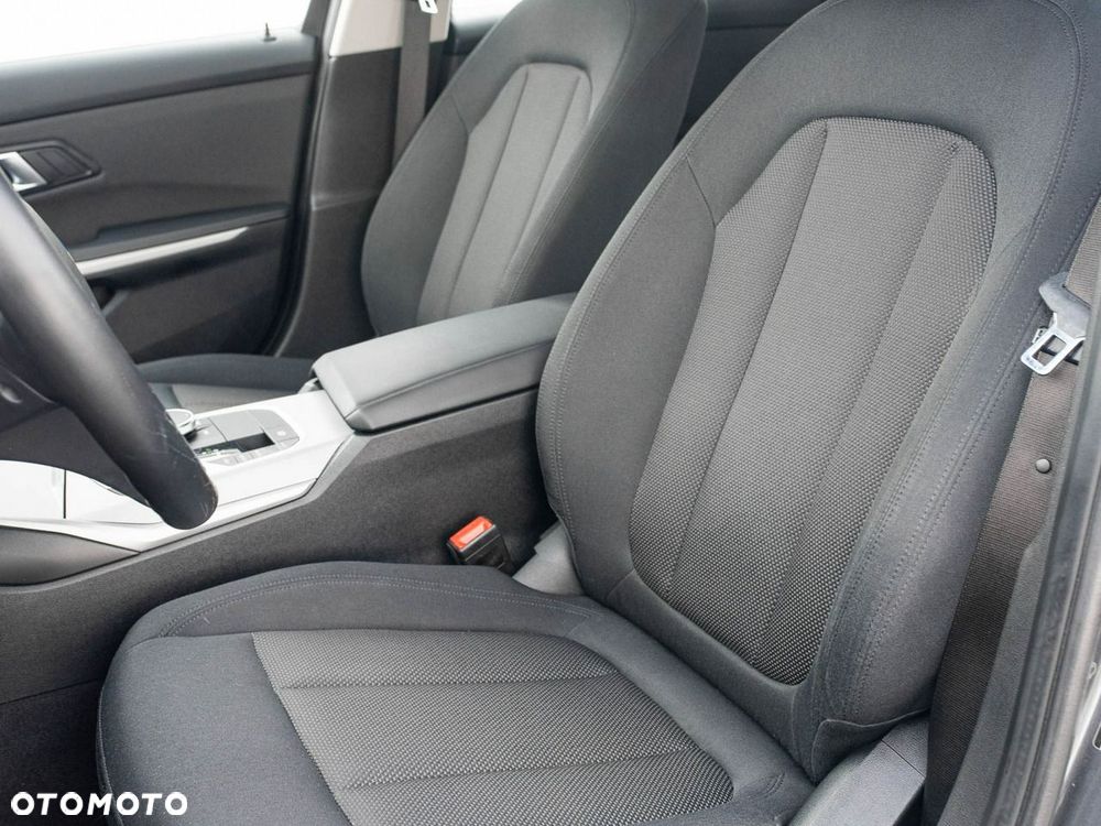 BMW Seria 3 318i - 11