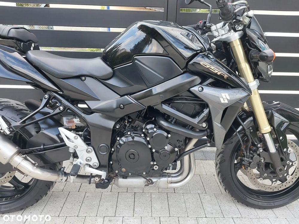 Suzuki GSR - 11