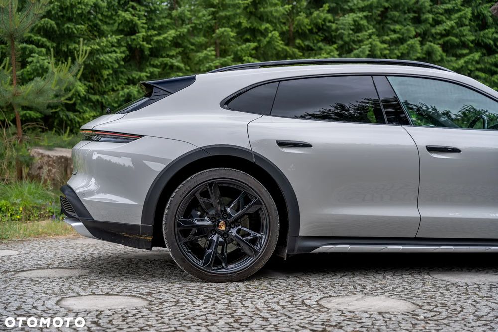 Porsche Taycan 4 - 16
