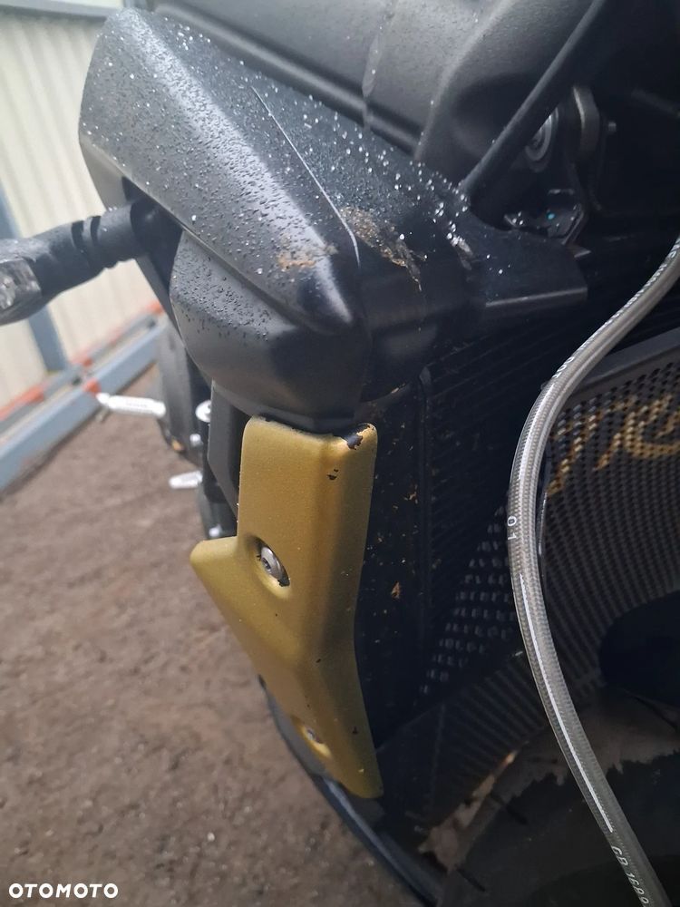 Triumph Street Triple - 12