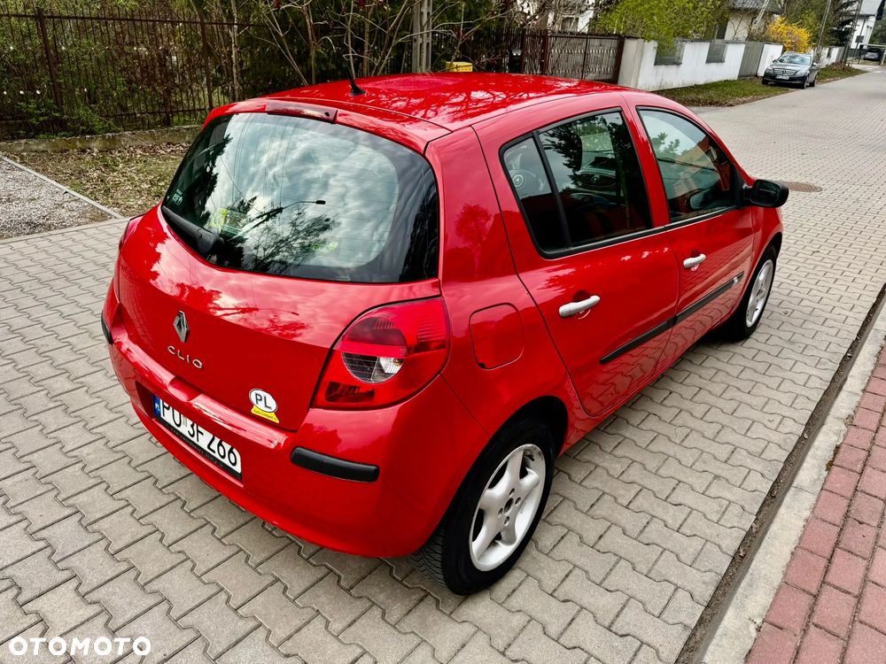 Renault Clio 1.2 16V Authentique - 16