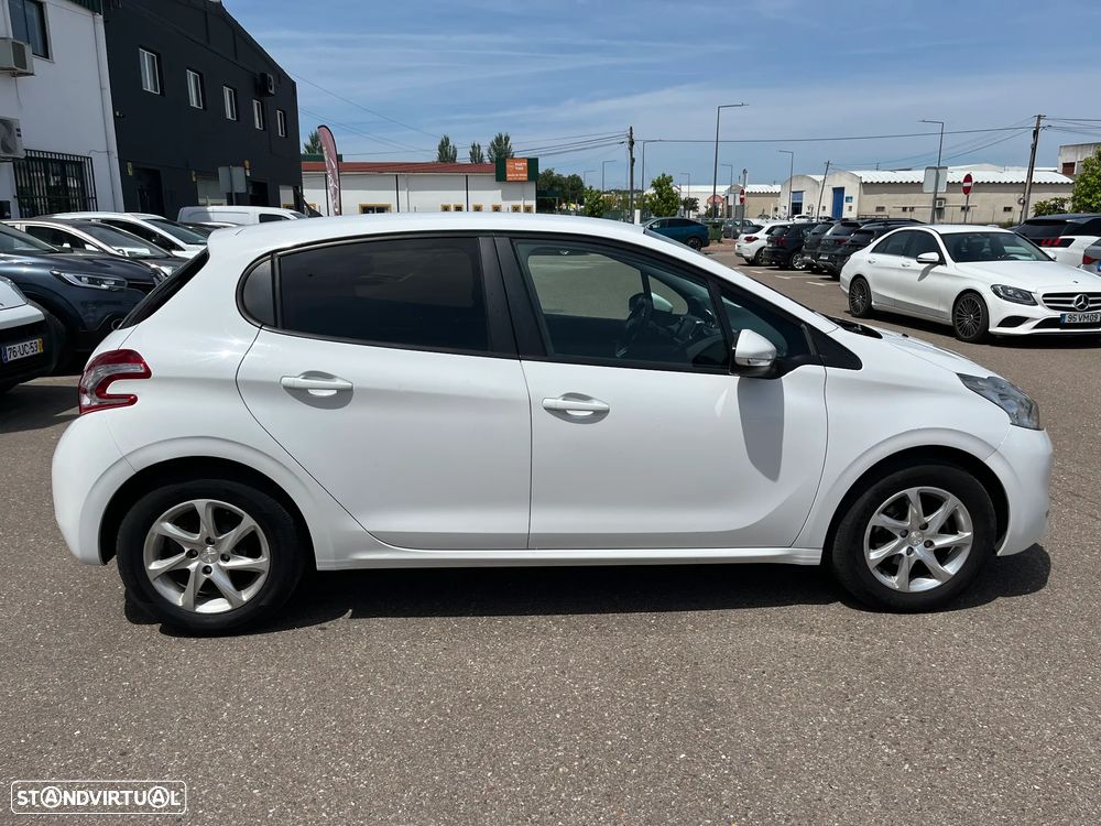 Peugeot 208 1.4 HDi Allure - 6