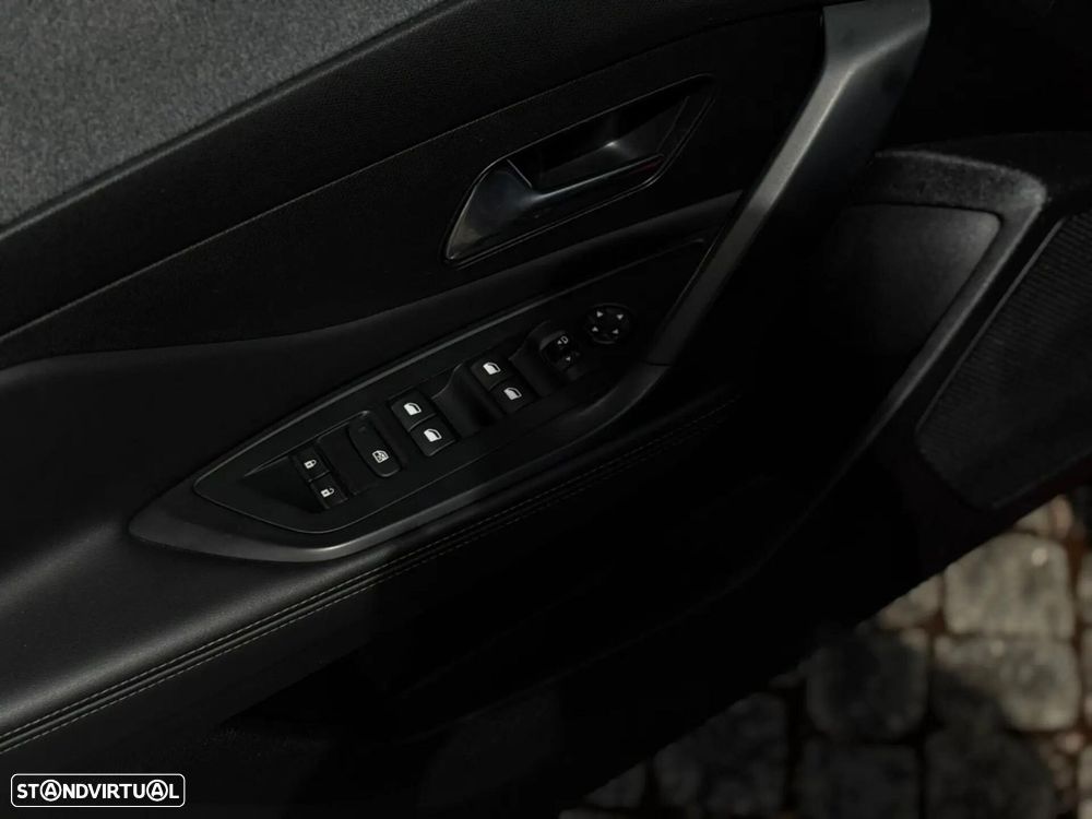 Peugeot 308 1.2 PureTech Allure - 27